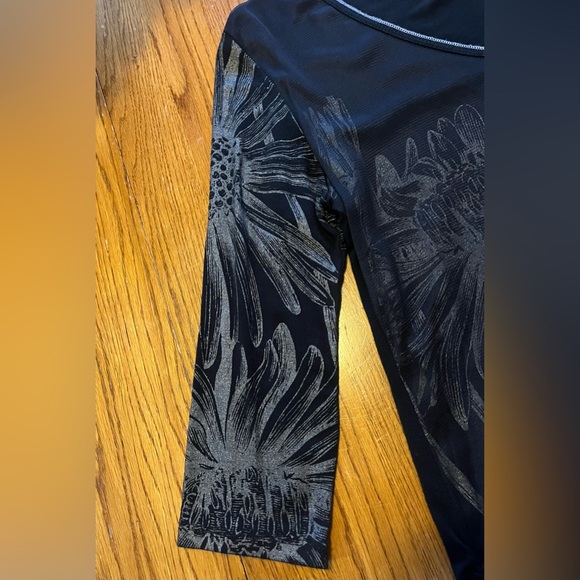 Vanilla Sugar black floral embellished women’s top. Size M. Very good condition - Picture 5 of 16